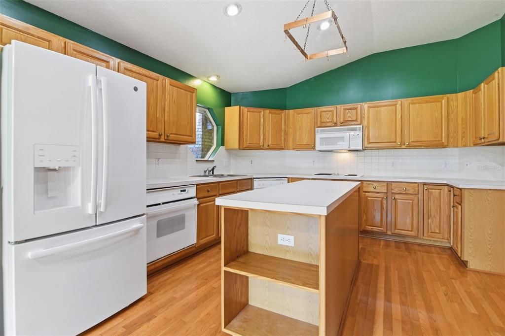 For Sale: $575,000 (3 beds, 3 baths, 2497 Square Feet)