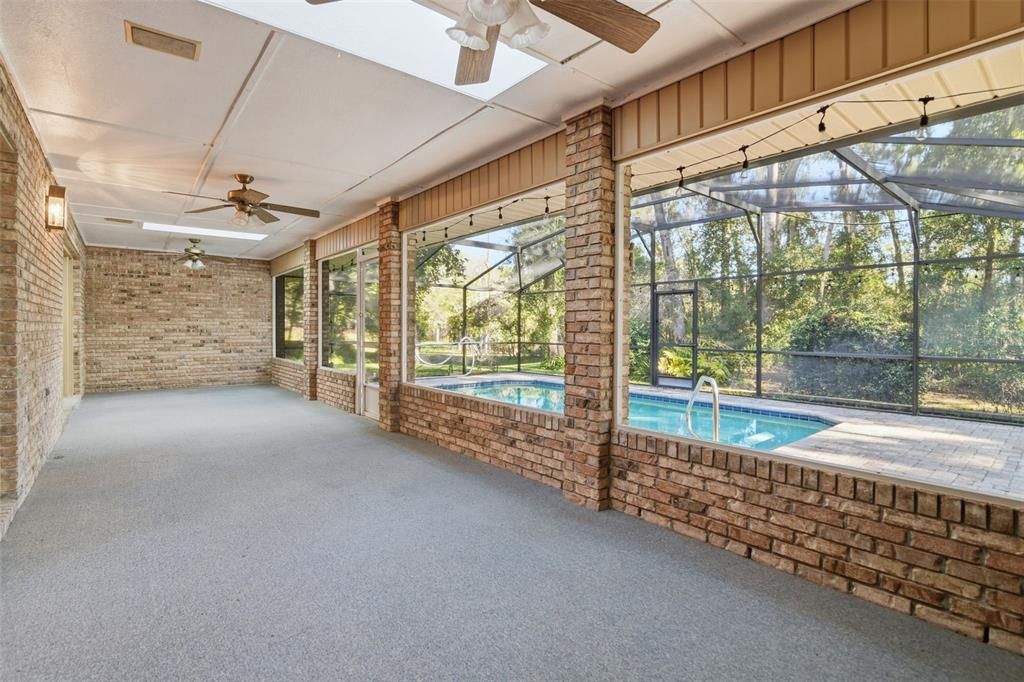 For Sale: $575,000 (3 beds, 3 baths, 2497 Square Feet)