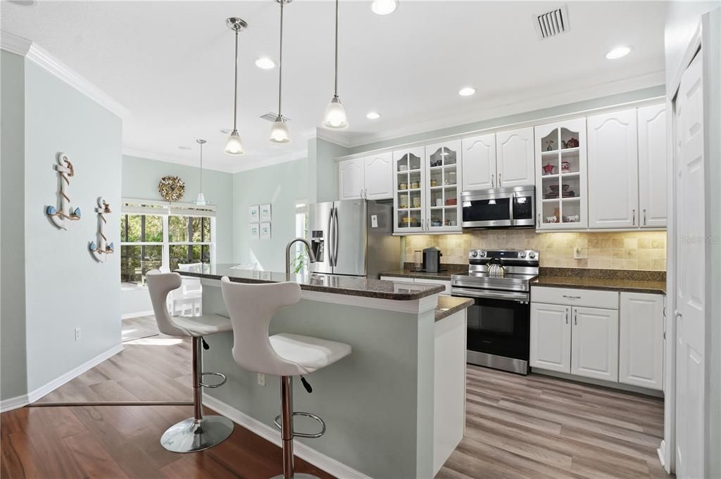 待售: $475,000 (4 贝兹, 2 浴室, 2056 平方英尺)