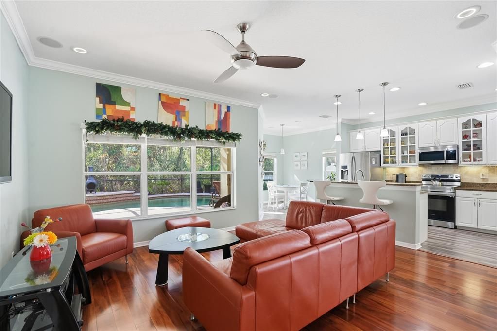 待售: $475,000 (4 贝兹, 2 浴室, 2056 平方英尺)