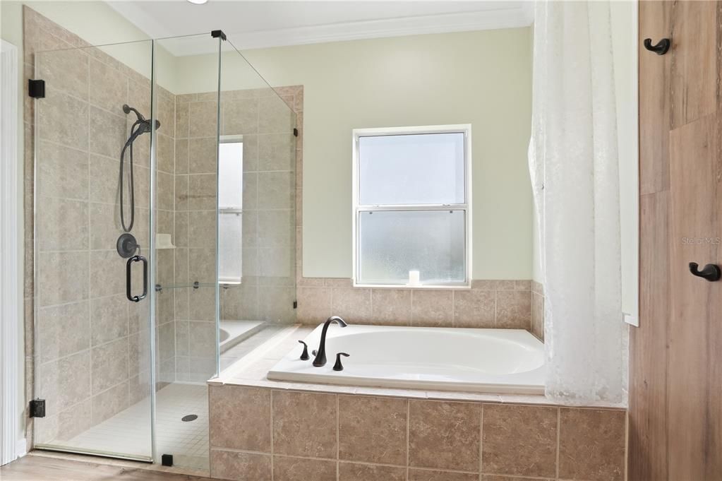 待售: $475,000 (4 贝兹, 2 浴室, 2056 平方英尺)