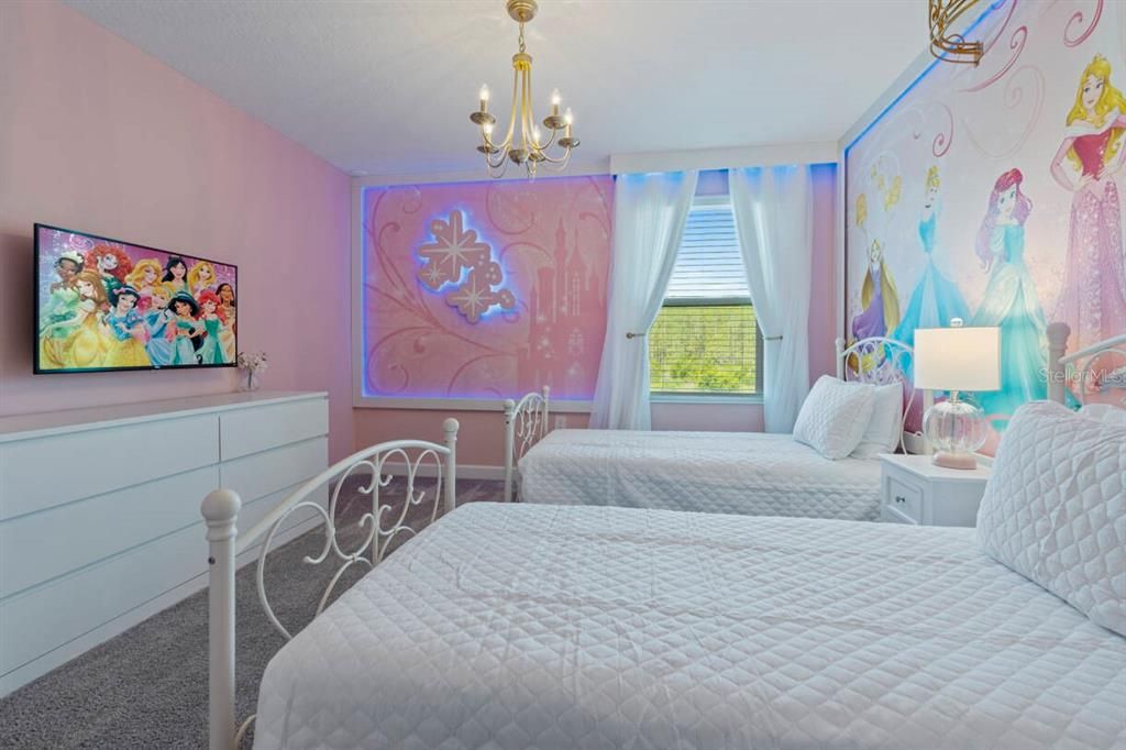 待售: $1,050,000 (8 贝兹, 5 浴室, 4289 平方英尺)