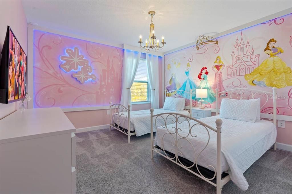 待售: $1,050,000 (8 贝兹, 5 浴室, 4289 平方英尺)