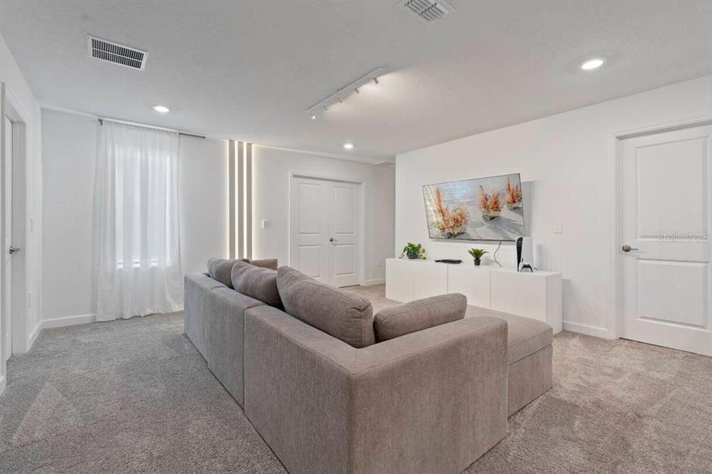 待售: $1,050,000 (8 贝兹, 5 浴室, 4289 平方英尺)