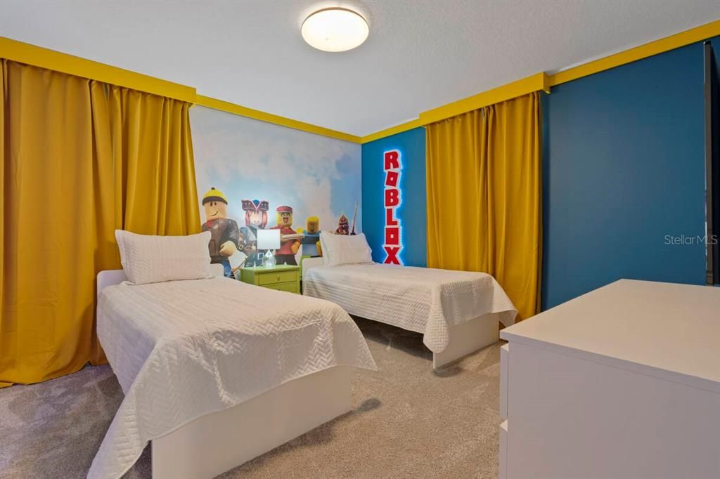 待售: $1,050,000 (8 贝兹, 5 浴室, 4289 平方英尺)