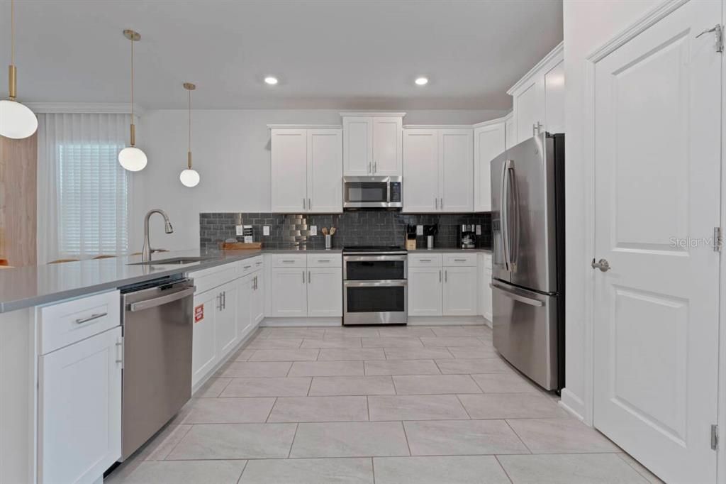 待售: $1,050,000 (8 贝兹, 5 浴室, 4289 平方英尺)