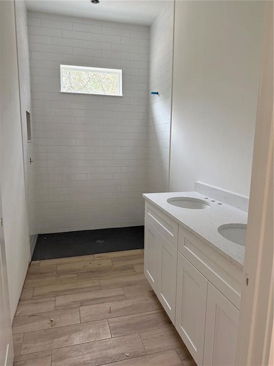 For Sale: $360,000 (2 beds, 1 baths, 1303 Square Feet)