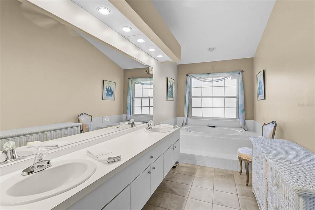 待售: $372,900 (2 贝兹, 2 浴室, 1860 平方英尺)