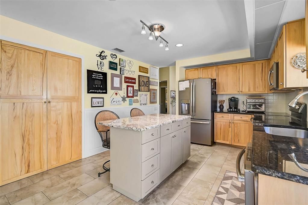 待售: $372,900 (2 贝兹, 2 浴室, 1860 平方英尺)