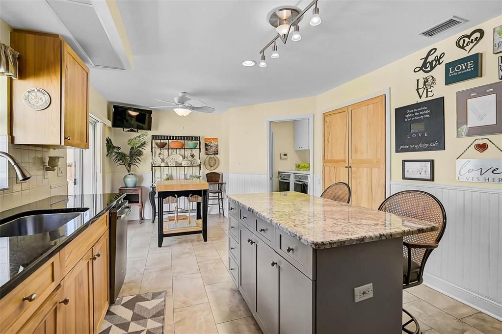 待售: $372,900 (2 贝兹, 2 浴室, 1860 平方英尺)