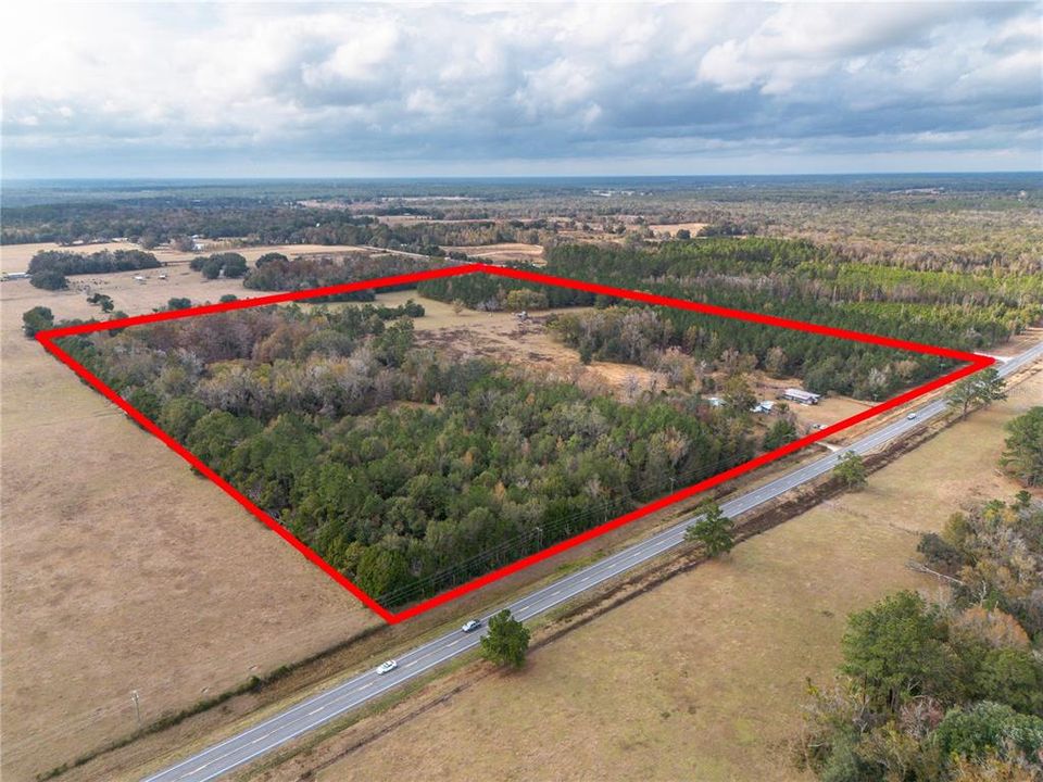 На продажу: $850,000 (55.76 acres)