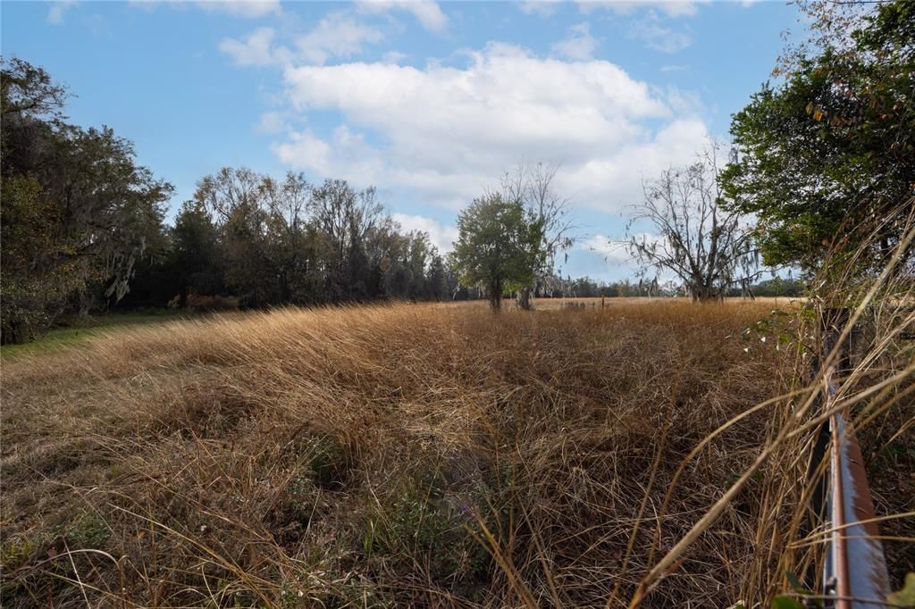 На продажу: $850,000 (55.76 acres)