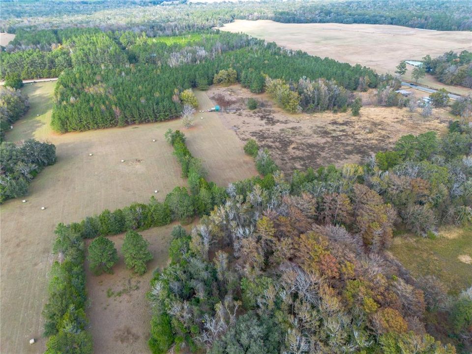 На продажу: $850,000 (55.76 acres)