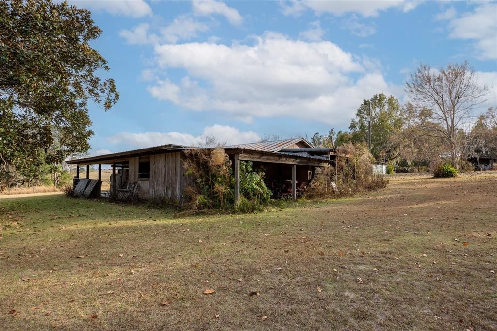 На продажу: $850,000 (55.76 acres)