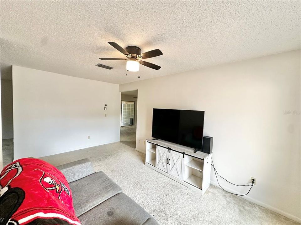 待售: $280,000 (3 贝兹, 2 浴室, 1720 平方英尺)