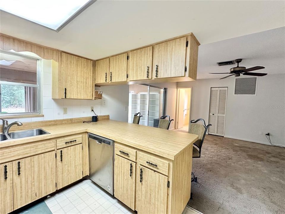 待售: $280,000 (3 贝兹, 2 浴室, 1720 平方英尺)