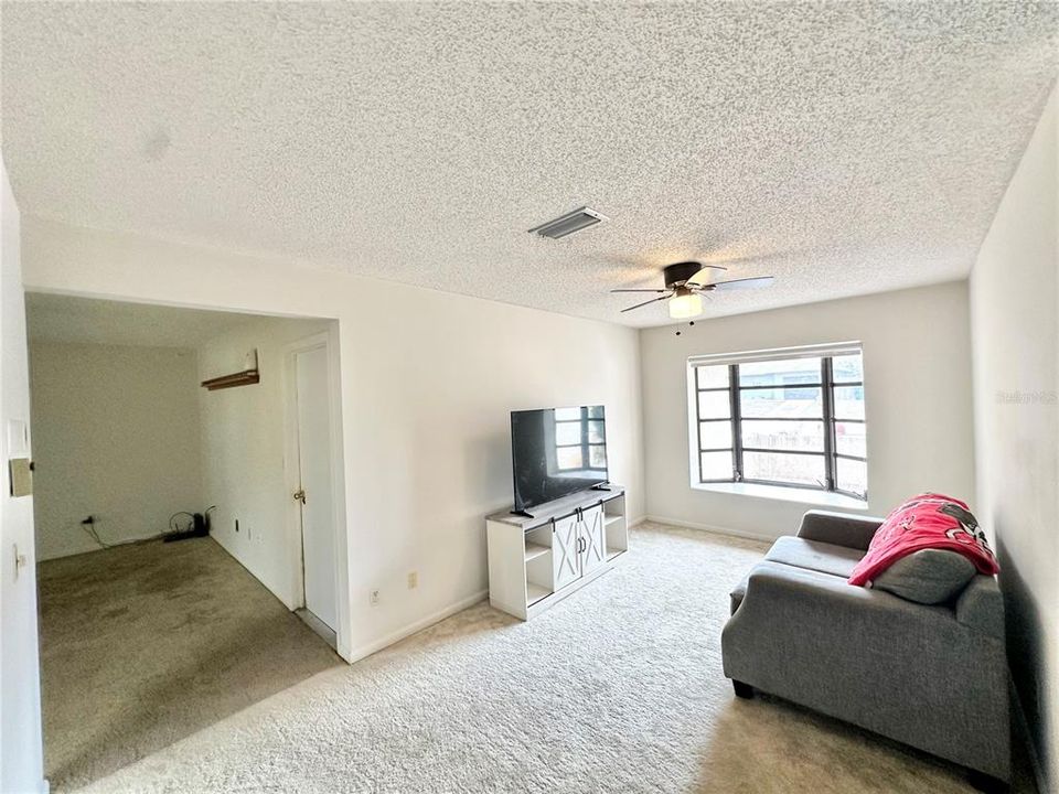 待售: $280,000 (3 贝兹, 2 浴室, 1720 平方英尺)