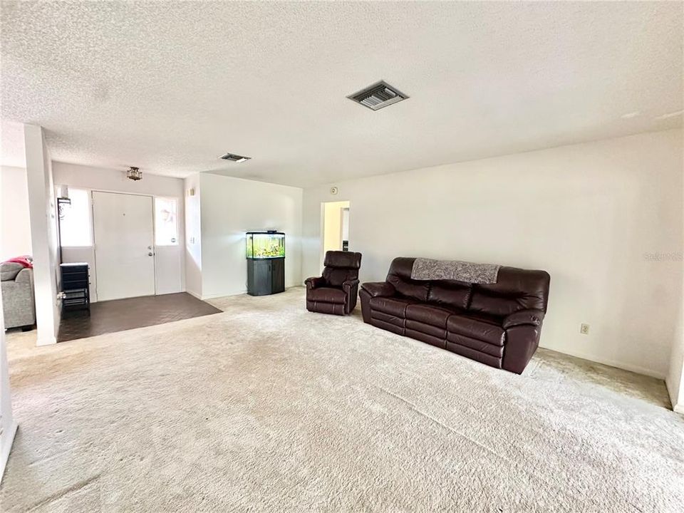 待售: $280,000 (3 贝兹, 2 浴室, 1720 平方英尺)