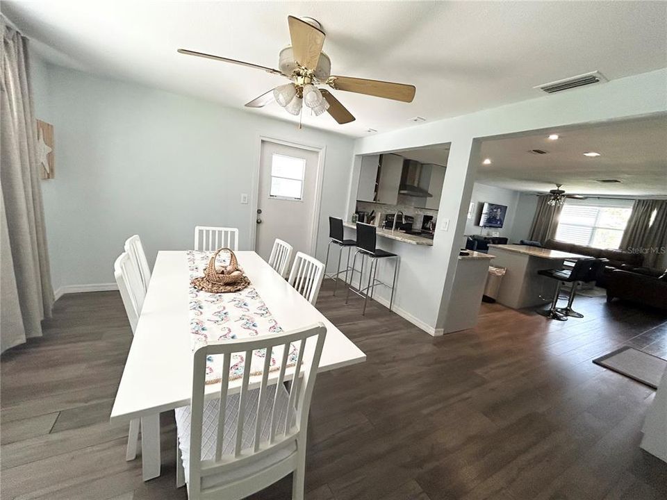 For Sale: $430,000 (4 beds, 3 baths, 1627 Square Feet)