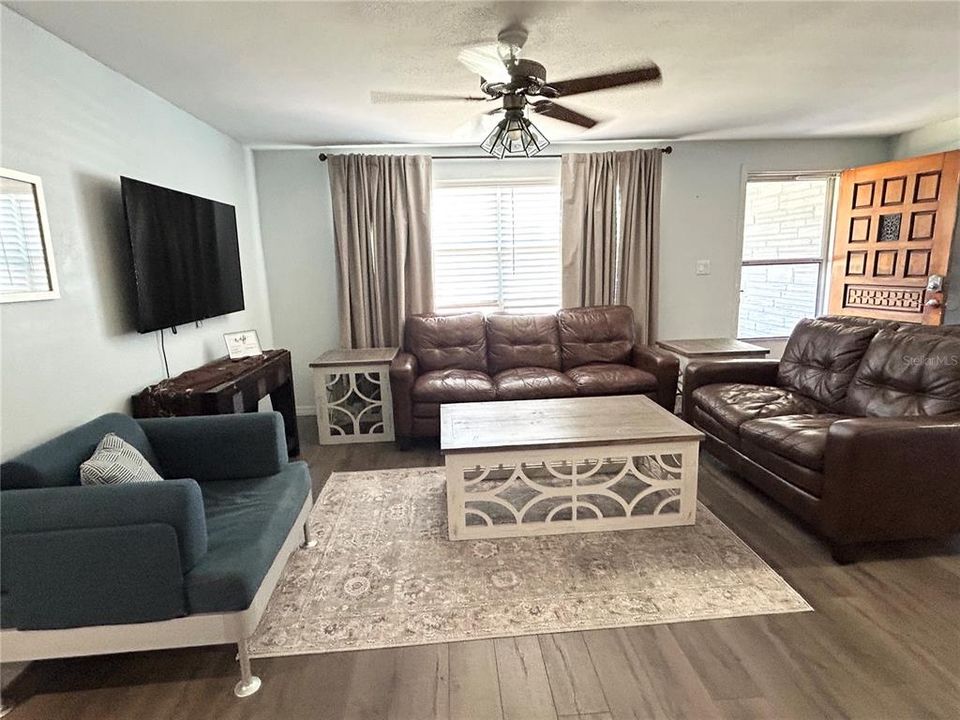 For Sale: $430,000 (4 beds, 3 baths, 1627 Square Feet)