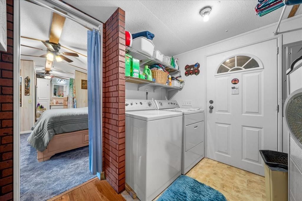 For Sale: $119,900 (2 beds, 2 baths, 924 Square Feet)