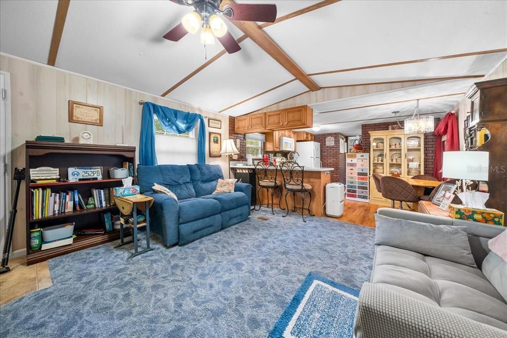 For Sale: $119,900 (2 beds, 2 baths, 924 Square Feet)