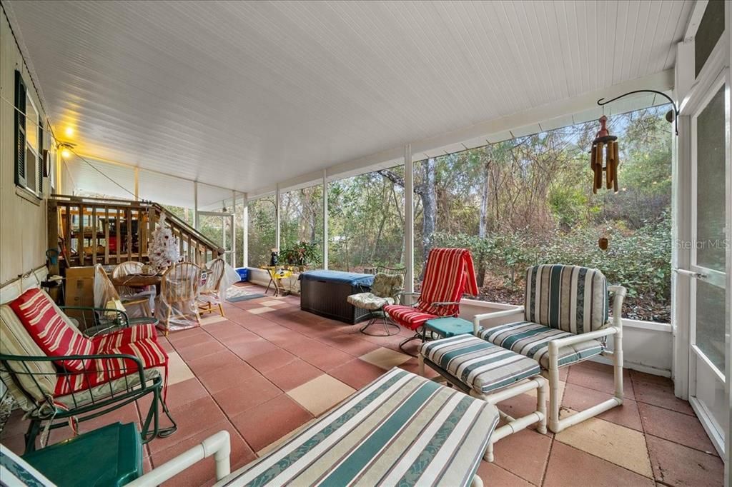 For Sale: $119,900 (2 beds, 2 baths, 924 Square Feet)