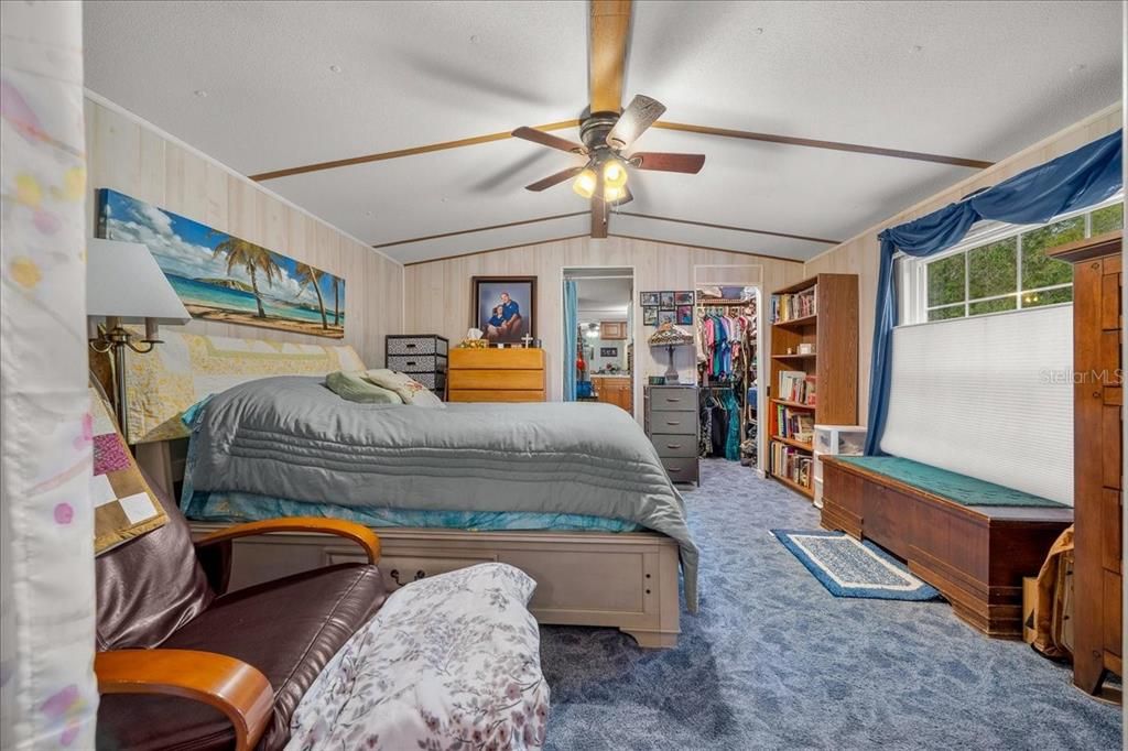 For Sale: $119,900 (2 beds, 2 baths, 924 Square Feet)