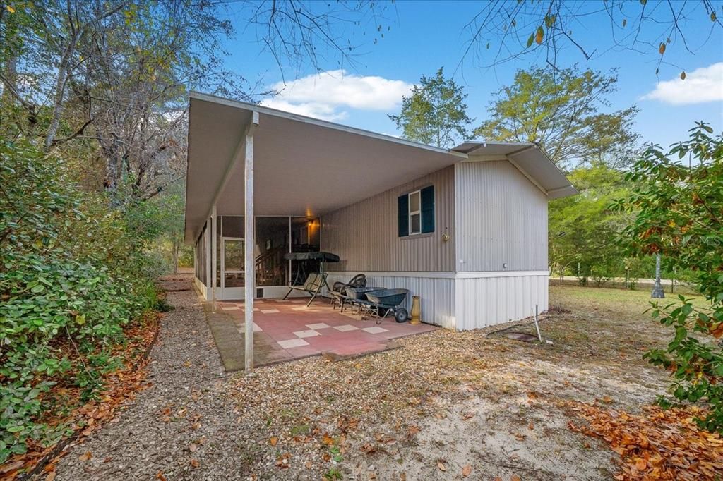 For Sale: $119,900 (2 beds, 2 baths, 924 Square Feet)