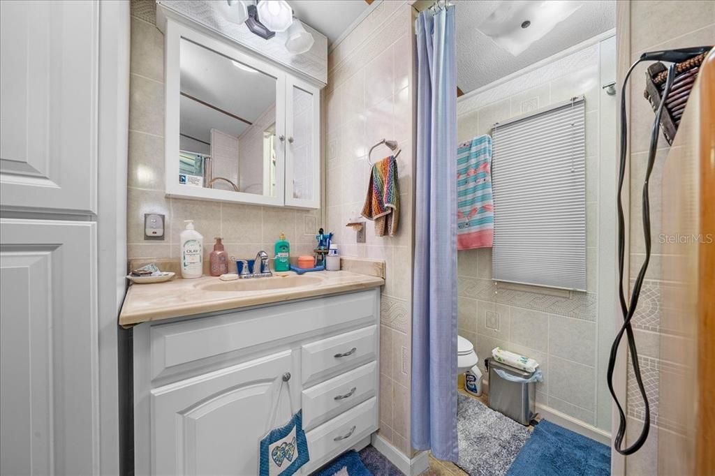 For Sale: $119,900 (2 beds, 2 baths, 924 Square Feet)