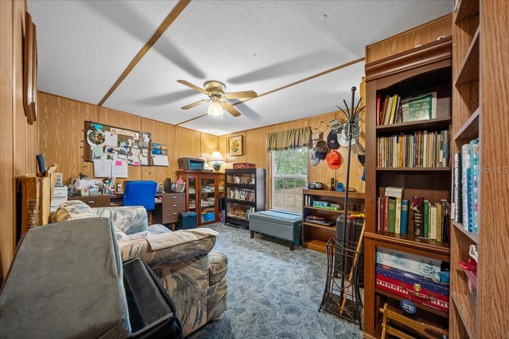 For Sale: $119,900 (2 beds, 2 baths, 924 Square Feet)