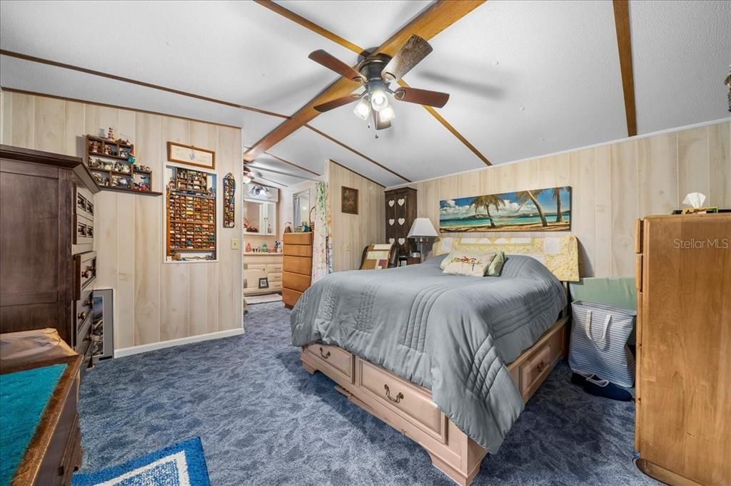 For Sale: $119,900 (2 beds, 2 baths, 924 Square Feet)