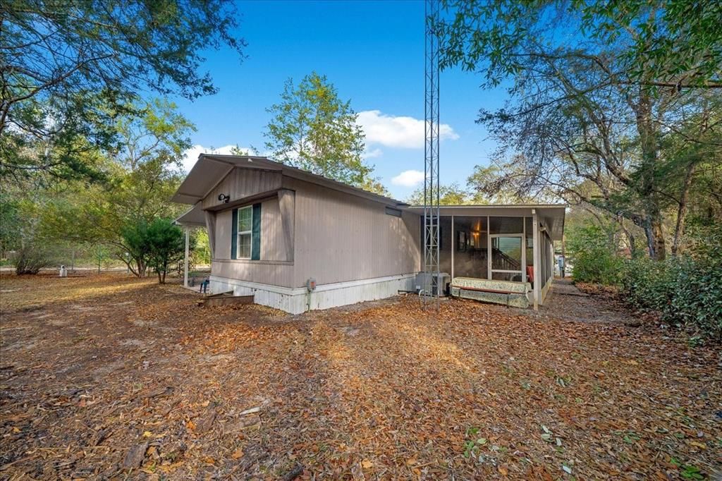 For Sale: $119,900 (2 beds, 2 baths, 924 Square Feet)