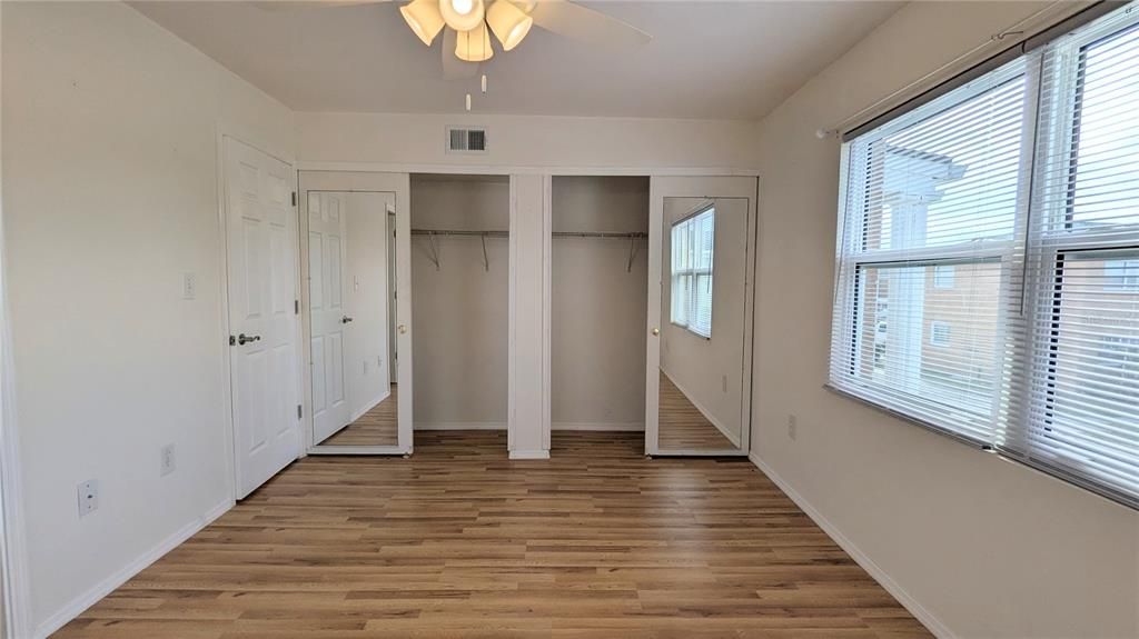 For Sale: $115,000 (2 beds, 2 baths, 1039 Square Feet)