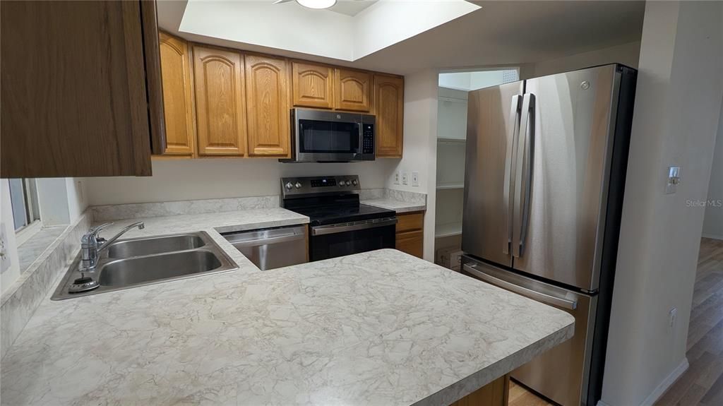 For Sale: $115,000 (2 beds, 2 baths, 1039 Square Feet)