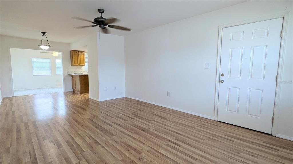 For Sale: $115,000 (2 beds, 2 baths, 1039 Square Feet)