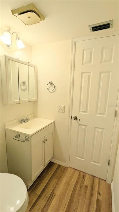 For Sale: $115,000 (2 beds, 2 baths, 1039 Square Feet)