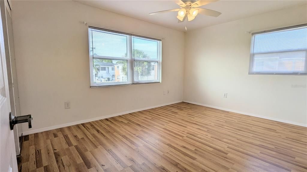 For Sale: $115,000 (2 beds, 2 baths, 1039 Square Feet)