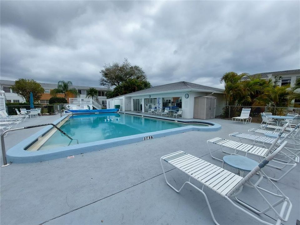 For Sale: $115,000 (2 beds, 2 baths, 1039 Square Feet)