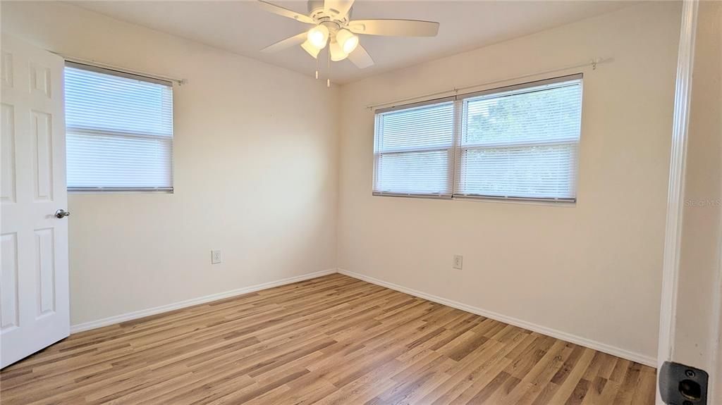 For Sale: $115,000 (2 beds, 2 baths, 1039 Square Feet)