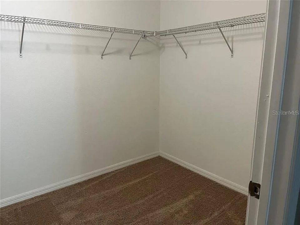 出租: $2,550 (4 贝兹, 2 浴室, 1939 平方英尺)