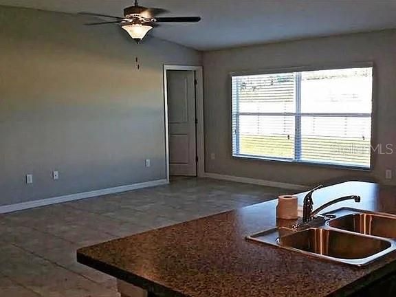 出租: $2,550 (4 贝兹, 2 浴室, 1939 平方英尺)