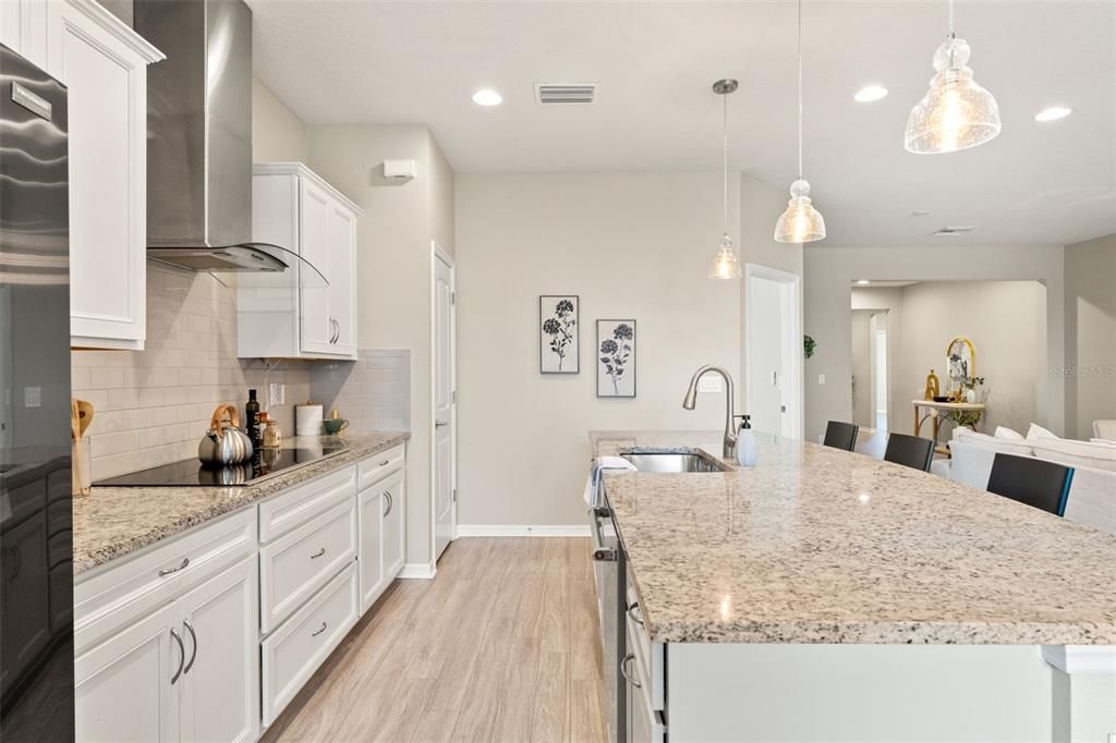 На продажу: $410,000 (3 спален, 2 ванн, 2100 Квадратных фут)