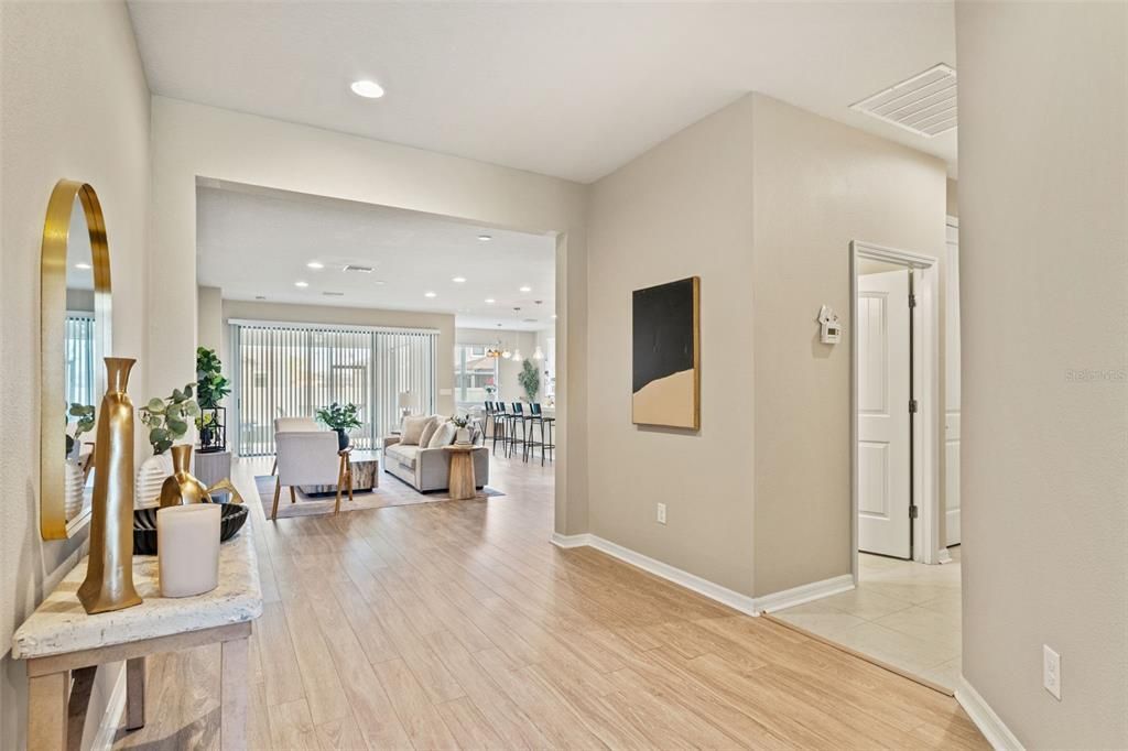 На продажу: $410,000 (3 спален, 2 ванн, 2100 Квадратных фут)