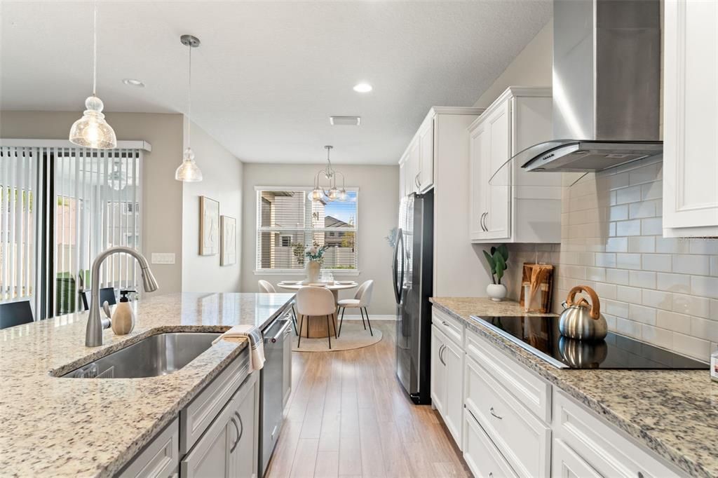 На продажу: $410,000 (3 спален, 2 ванн, 2100 Квадратных фут)