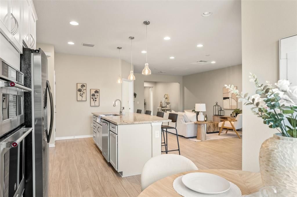 На продажу: $410,000 (3 спален, 2 ванн, 2100 Квадратных фут)