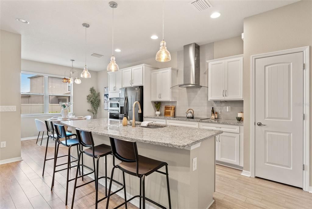 На продажу: $410,000 (3 спален, 2 ванн, 2100 Квадратных фут)