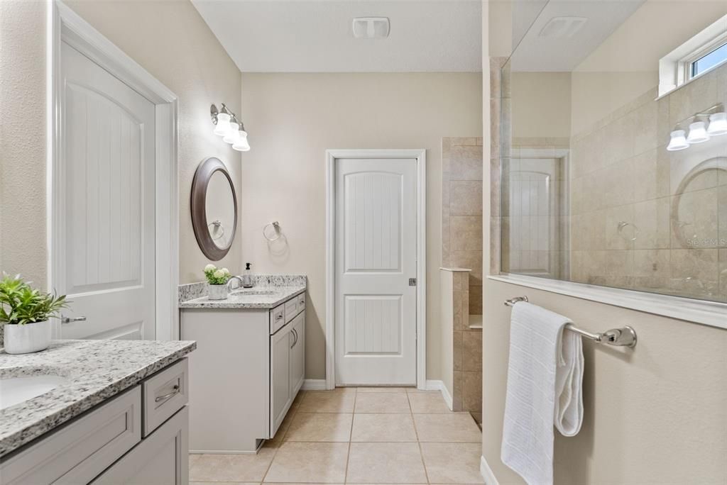 На продажу: $410,000 (3 спален, 2 ванн, 2100 Квадратных фут)