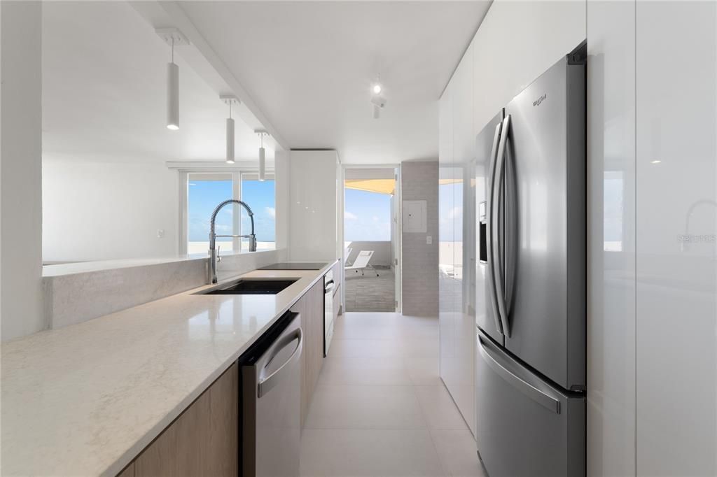 For Sale: $1,200,000 (2 beds, 2 baths, 2068 Square Feet)