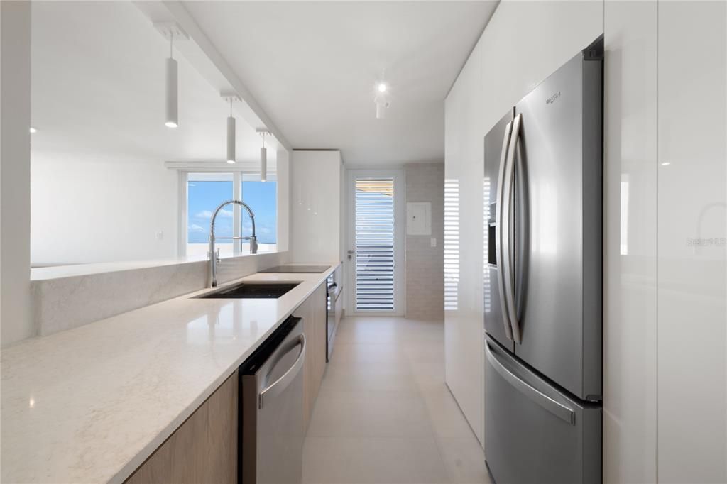 For Sale: $1,200,000 (2 beds, 2 baths, 2068 Square Feet)